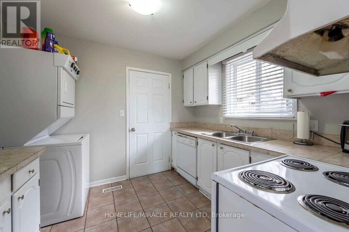 Property Photo:  90 Tupper Drive Main  ON L2V 4C8 