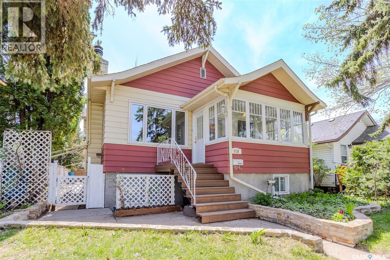 Property Photo:  618 3rd Street E  SK S7H 1M1 
