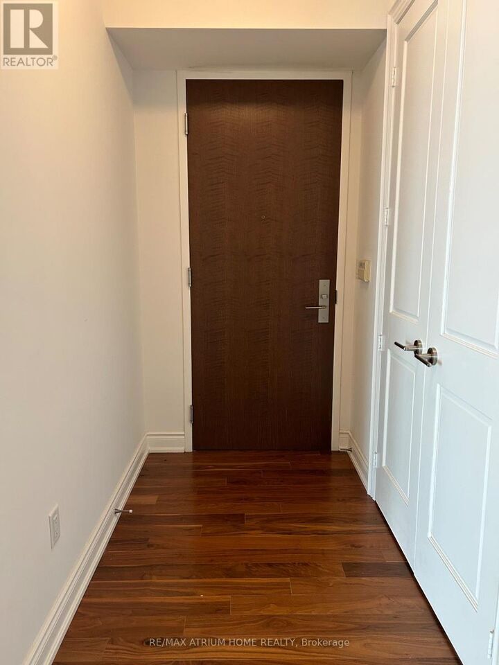 Property Photo:  388 Yonge Street 7010  ON M5B 0A4 