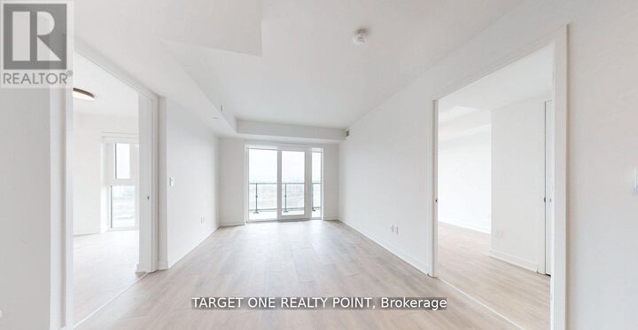 Property Photo:  8 Tippett Road 1006  ON M3H 0E7 