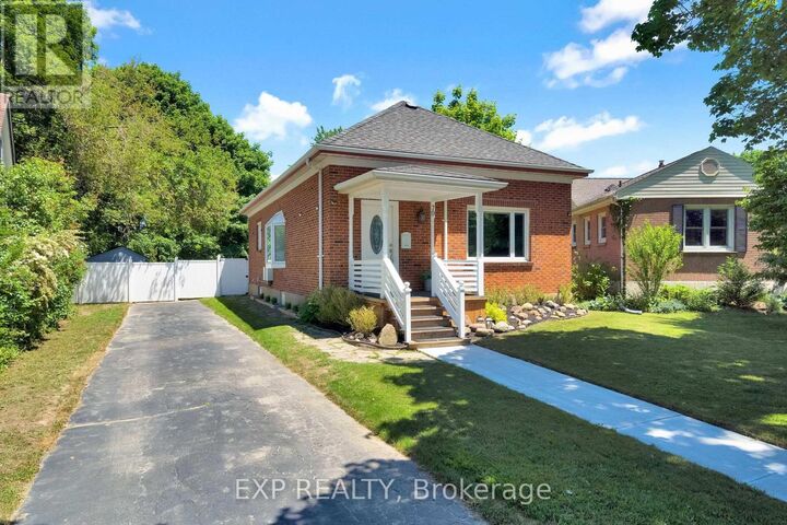 Property Photo:  79 Heather Place  ON N5W 4L6 