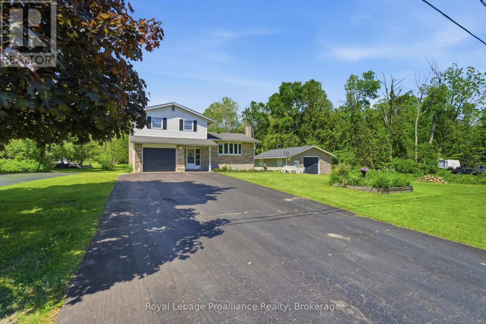 Property Photo:  664 2nd Dug Hill Road  ON K8V 0B6 