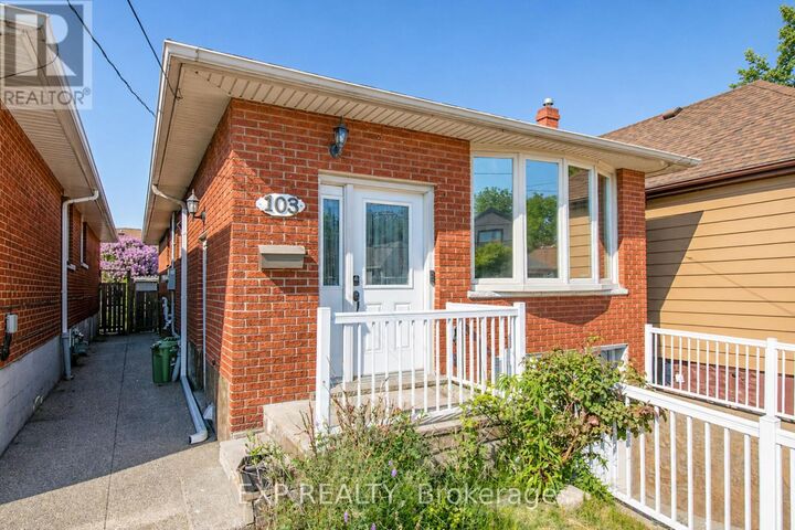 Property Photo:  103 McAnulty Boulevard  ON L8H 3H3 
