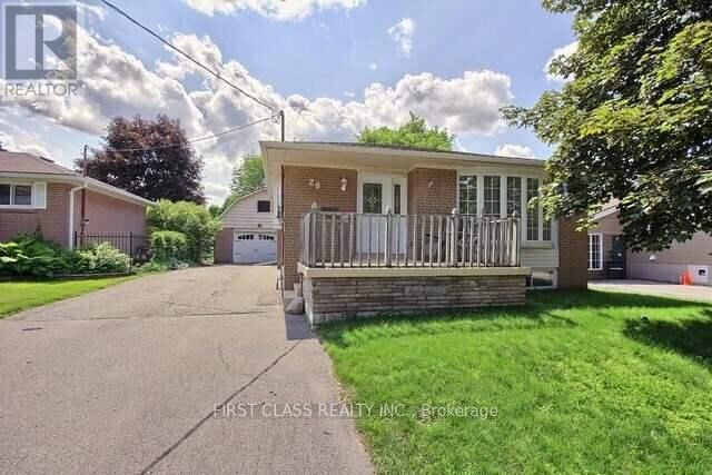 Property Photo:  28 Collins Crescent Upper  ON L4G 2W2 