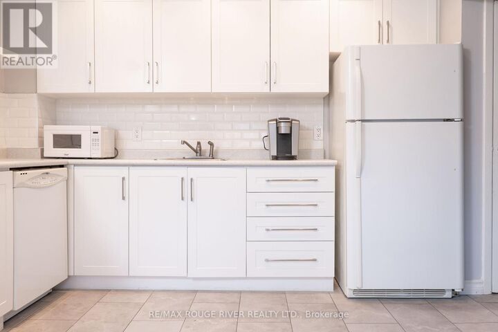 Property Photo:  925 Bayly Street 27  ON L1W 1L4 