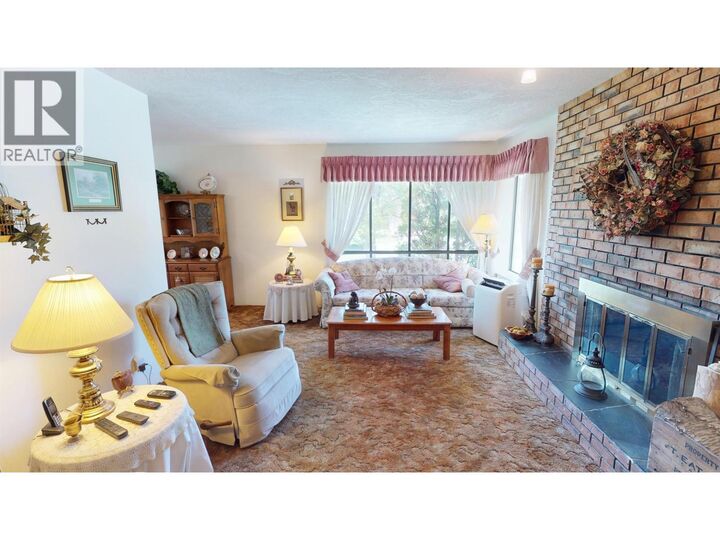 Property Photo:  378 Thompson Road  BC V2J 5B5 