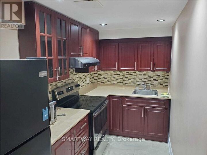 Property Photo:  495 Meadowridge Court  ON L5W 0E8 