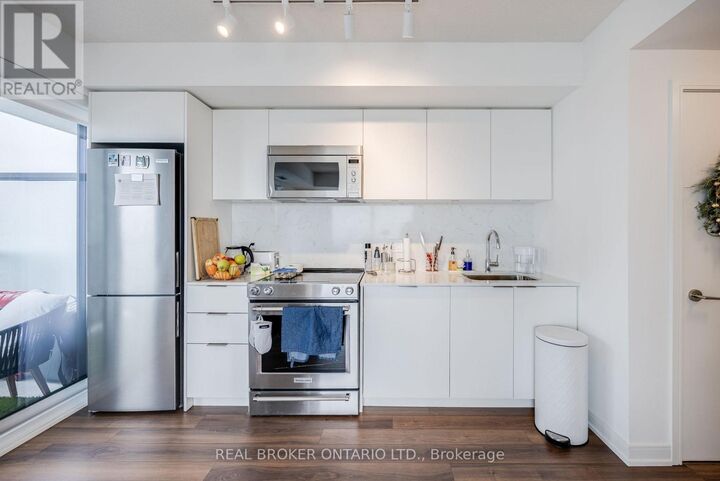 Property Photo:  30 Samuel Wood Way 2010  ON M9B 0C9 