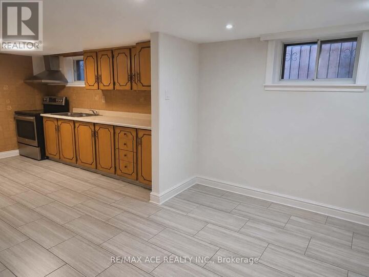 Property Photo:  26 Granger Avenue Bsmt  ON M1K 3L2 