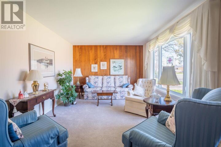 Property Photo:  617 McNabb St  ON P6B 1Z7 