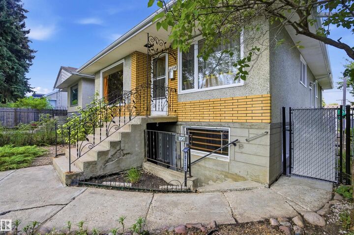 Property Photo:  10138 74 Street NW  AB T6H 2X9 