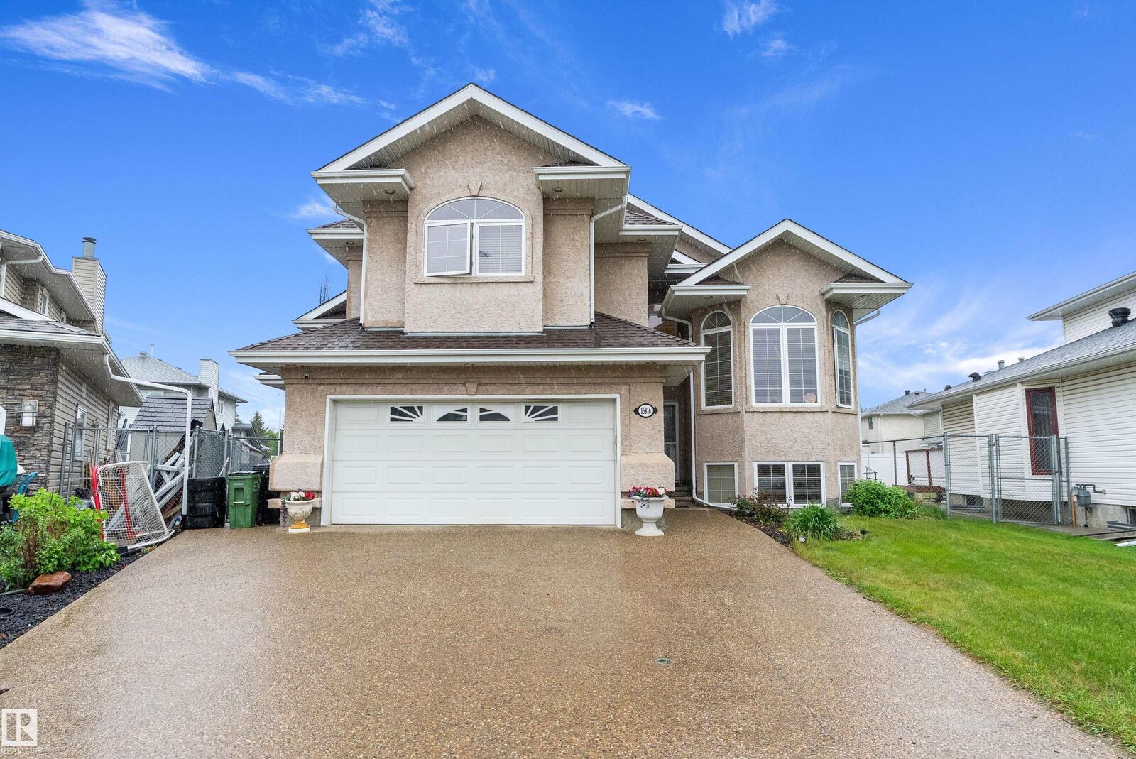 Photo de la propriété:  15816 64 Street NW  AB T5Y 2P1 