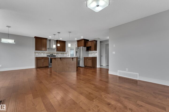 Property Photo:  3363 13 Ave NW  AB T6T 0Z4 