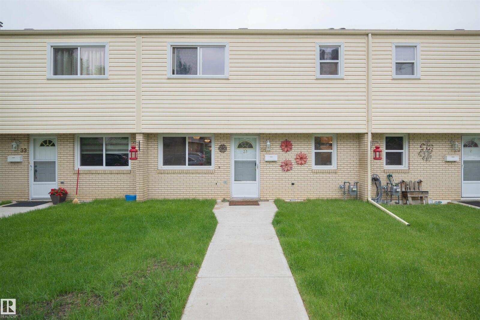 Property Photo:  31 Royal Road NW  AB T6J 2E7 