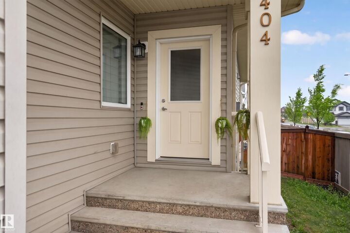 Photo de la propriété:  1404 25 Avenue NW  AB T6T 1J1 