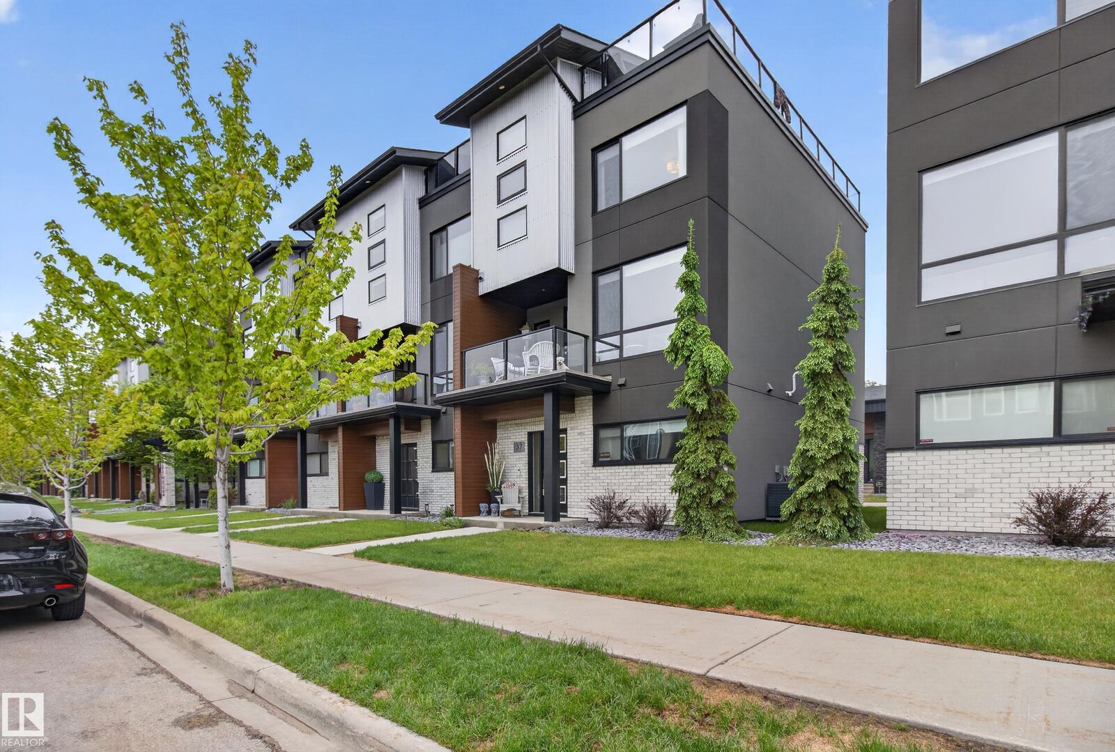 Property Photo:  95 Salisbury Way 37  AB T8B 0C1 