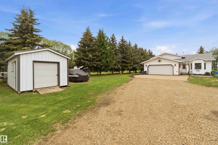 Photo de la propriété:  56220 Rge Rd 230  AB T0A 1N0 