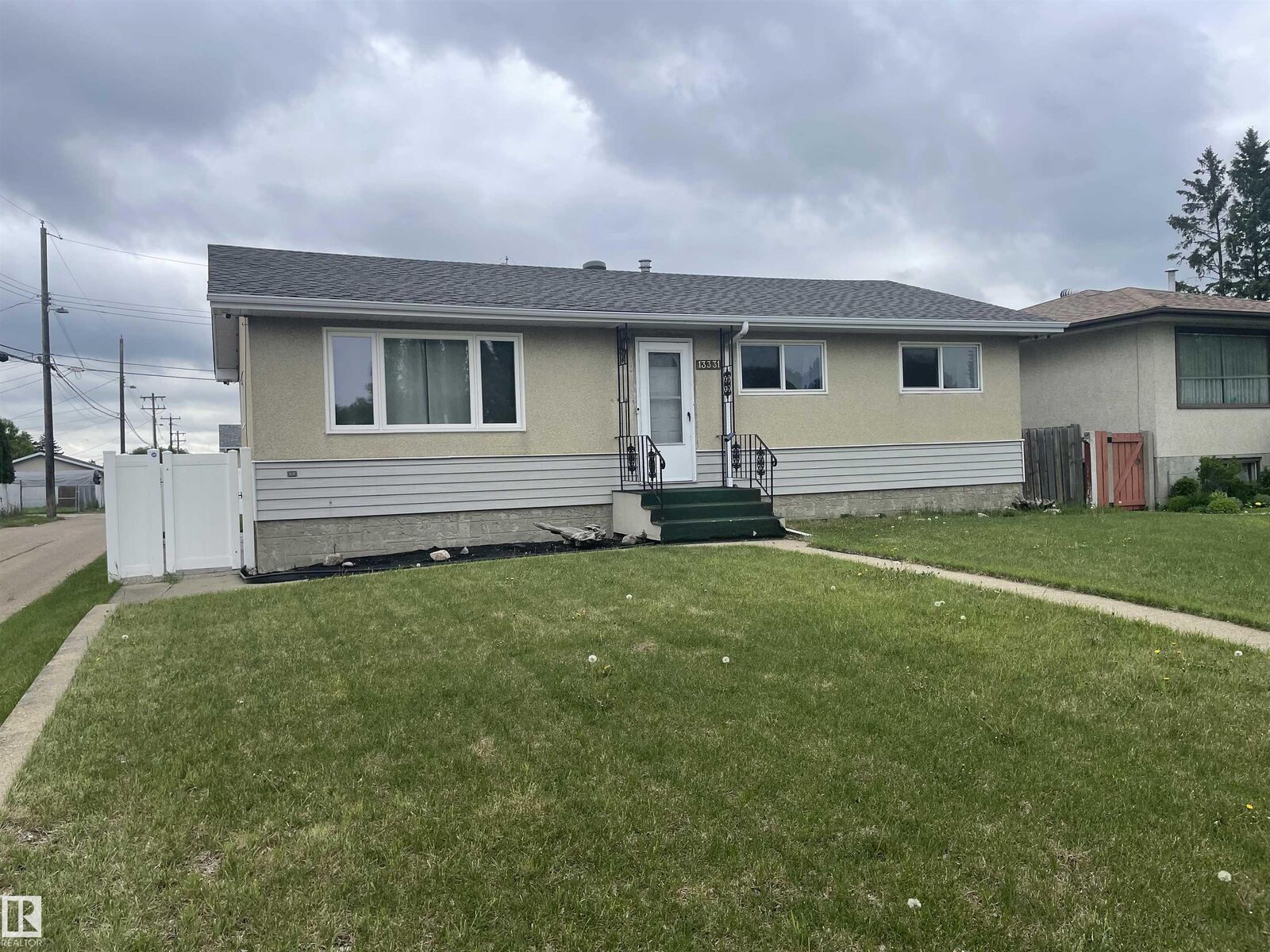 Photo de la propriété:  13331 64 Street NW  AB T5A 0Y6 