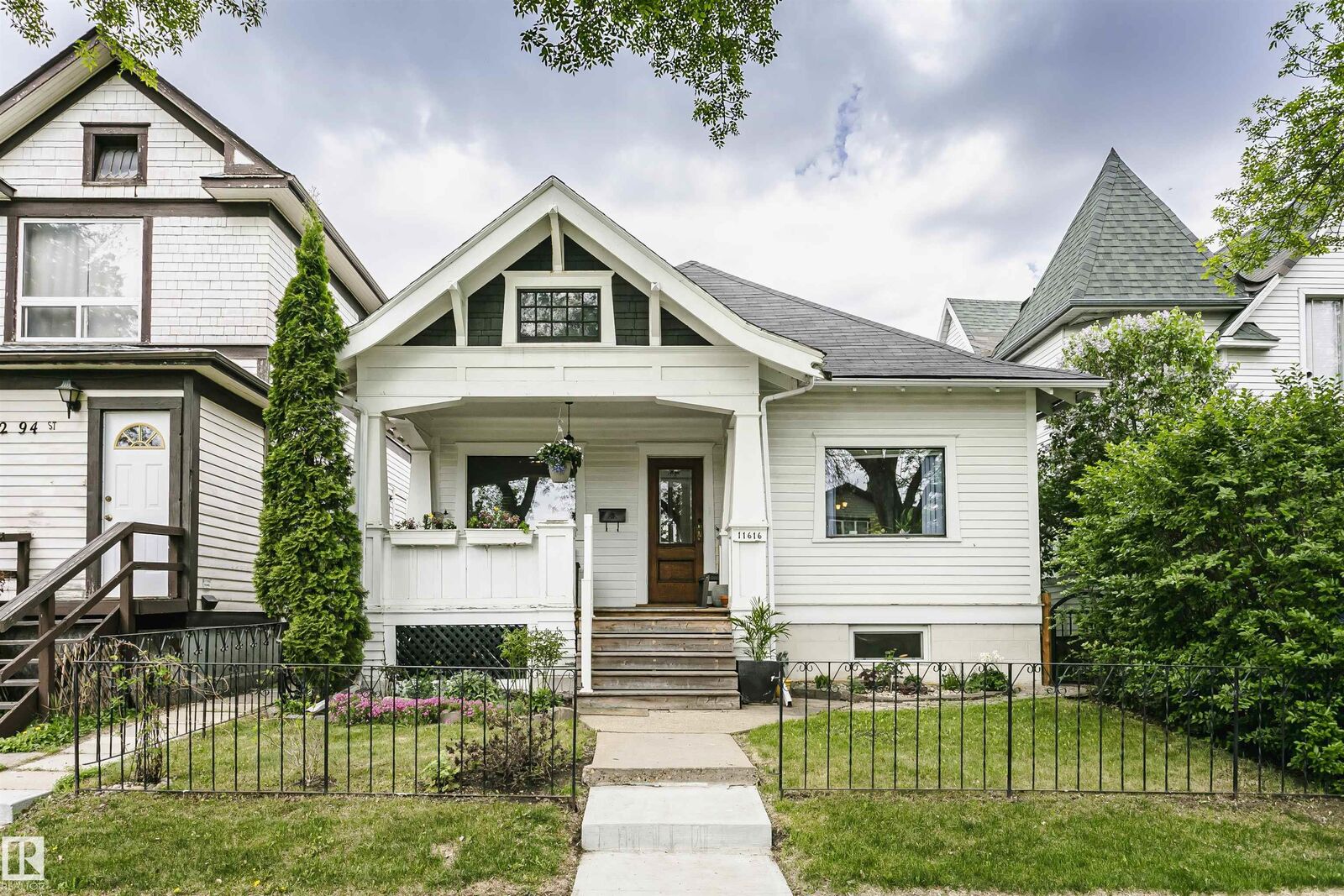 Property Photo:  11616 94 Street NW  AB T5G 1H8 