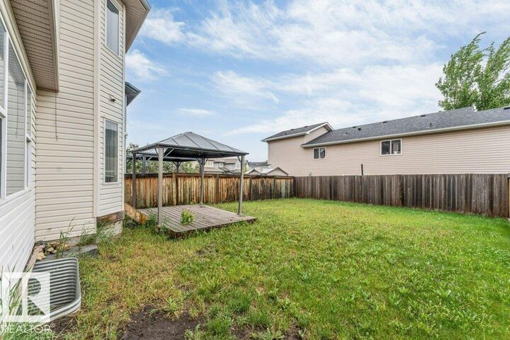 Photo de la propriété:  16315 55 Street NW  AB T5Y 3K9 