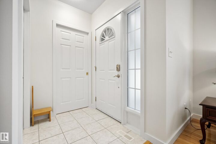 Photo de la propriété:  79 Charlton Crescent  AB T8H 3R4 
