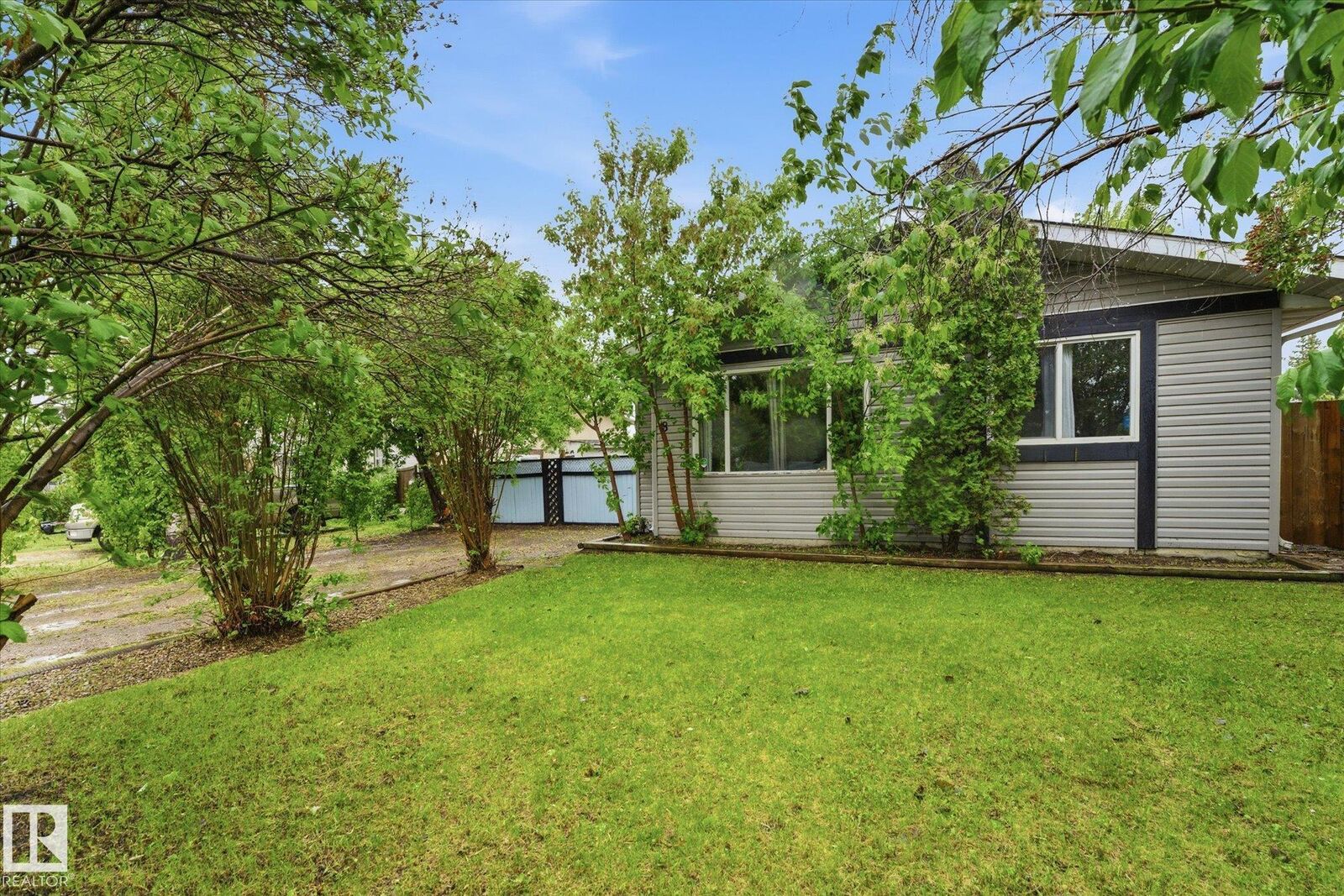 Property Photo:  8 Golden Spike Road  AB T7Z 1H3 