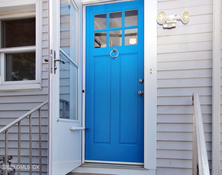 Property Photo:  194 Hamilton Avenue 1st Floor  CT 06830 
