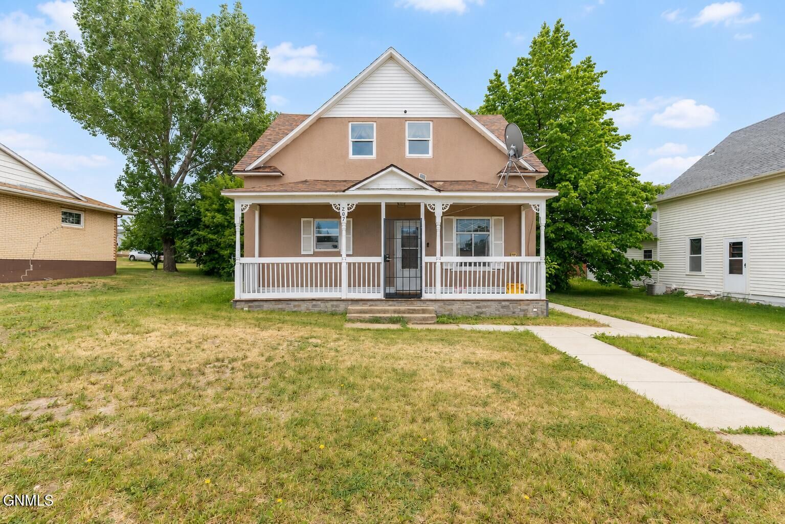 Property Photo:  207 3rd Street N  ND 58563 