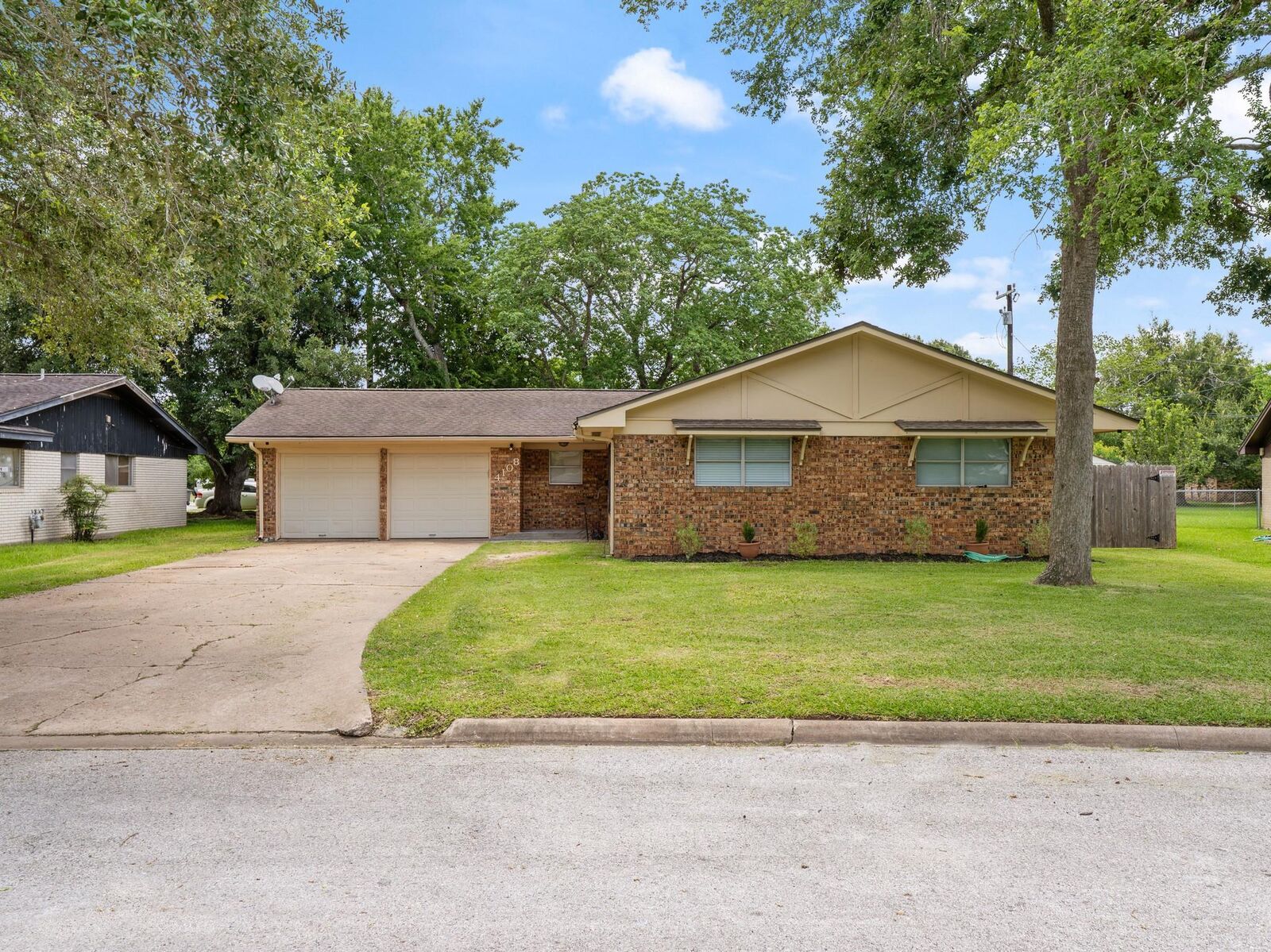 Property Photo:  4108 Crescent Drive  TX 77414 