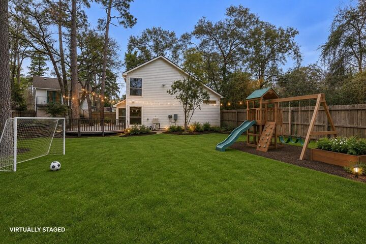 Property Photo:  4 N Autumnwood Way  TX 77380 
