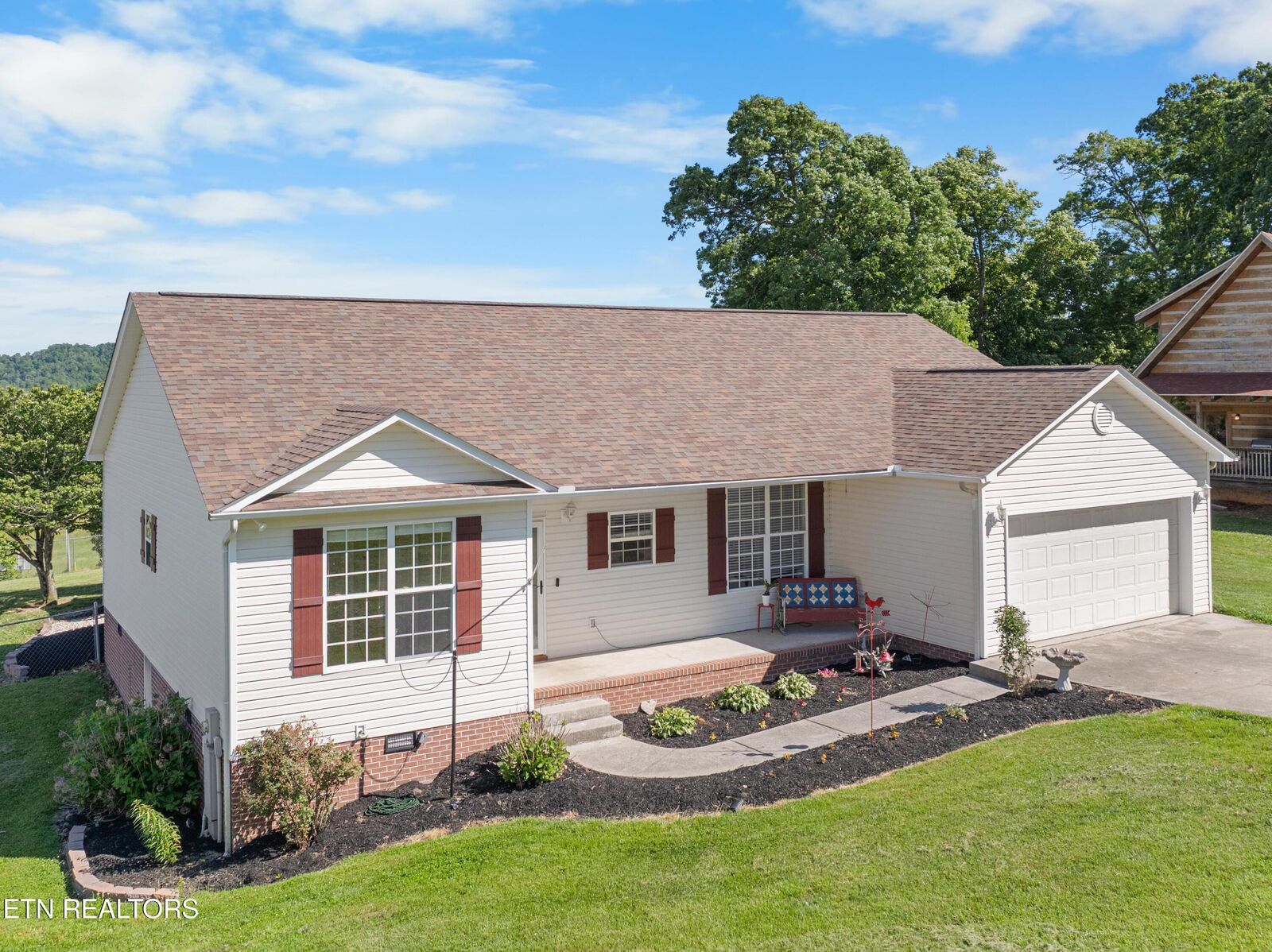 Property Photo:  163 Foxglen Lane  TN 37705 