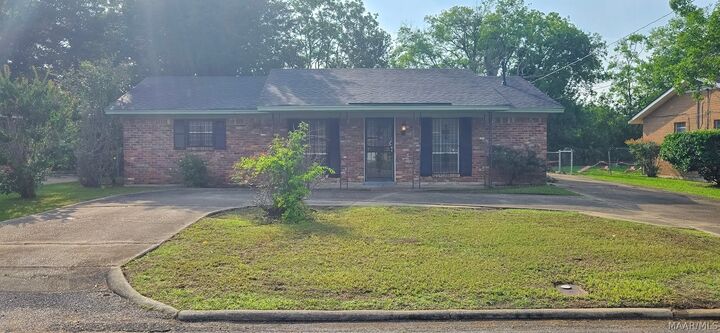 Property Photo: 5608 E Shades Valley Drive AL 36108