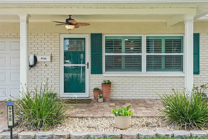 Property Photo:  9725 48th Place N  FL 33708 