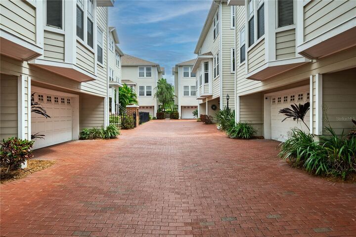 Property Photo:  3315 W De Leon Street 15  FL 33609 
