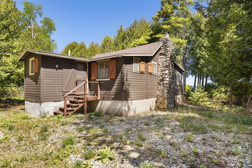 Property Photo: 1264 Wenniway Drive MI 49701-9729