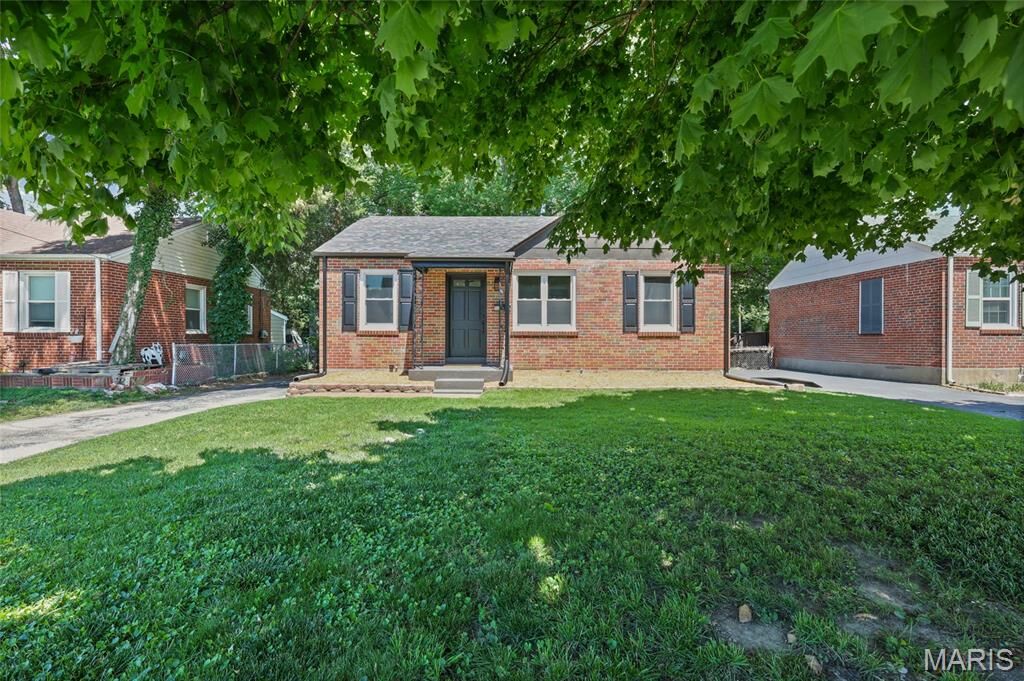 Property Photo: 580 S New Florissant Road MO 63031