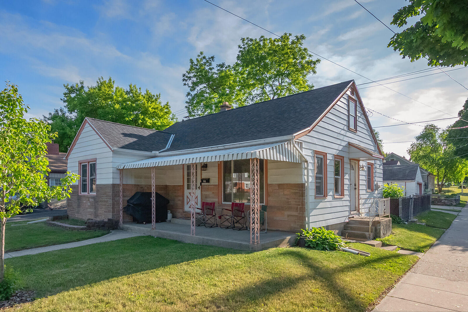Property Photo:  1603 S 92nd St  WI 53214 