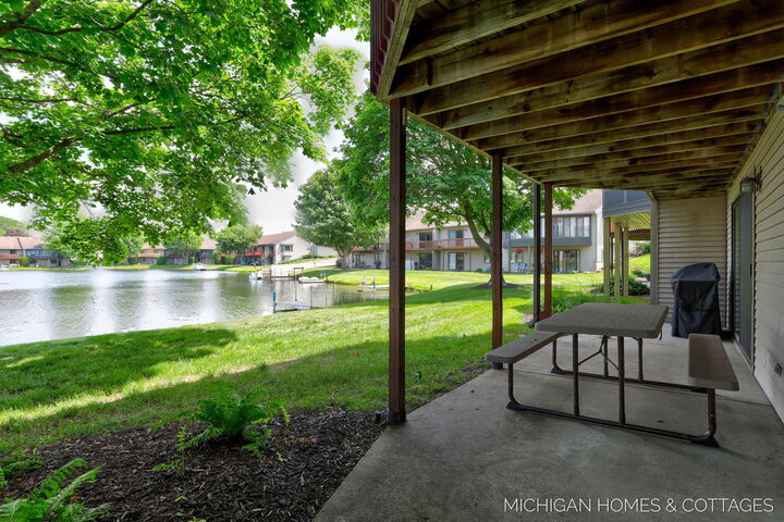 Property Photo:  1644 Lakeview Drive  MI 49464 