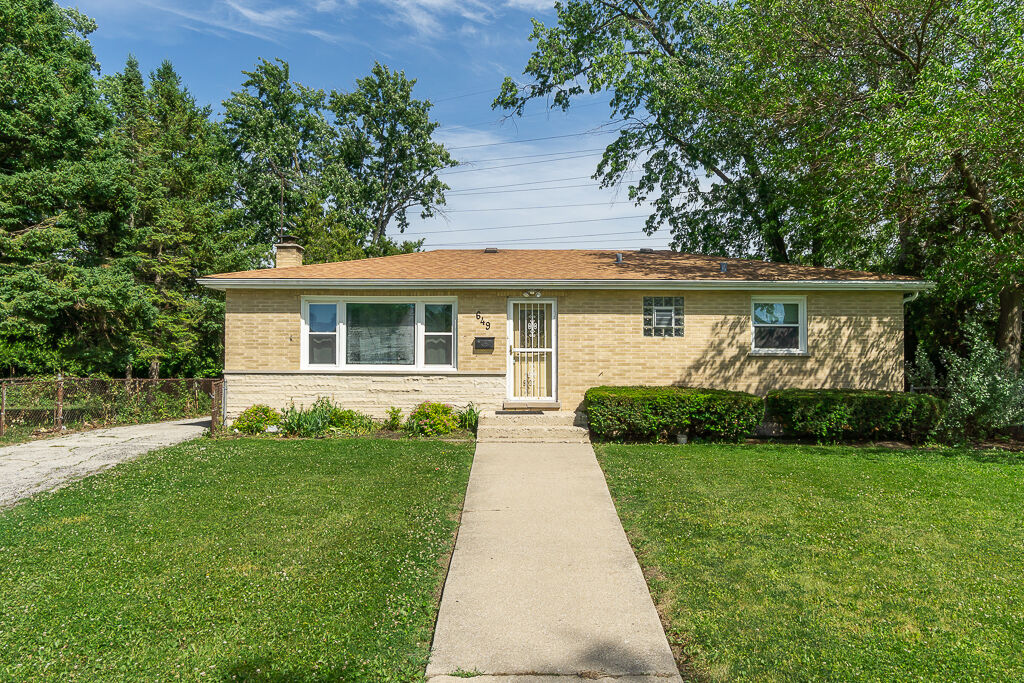 Property Photo: 649 S Wisconsin Avenue IL 60101