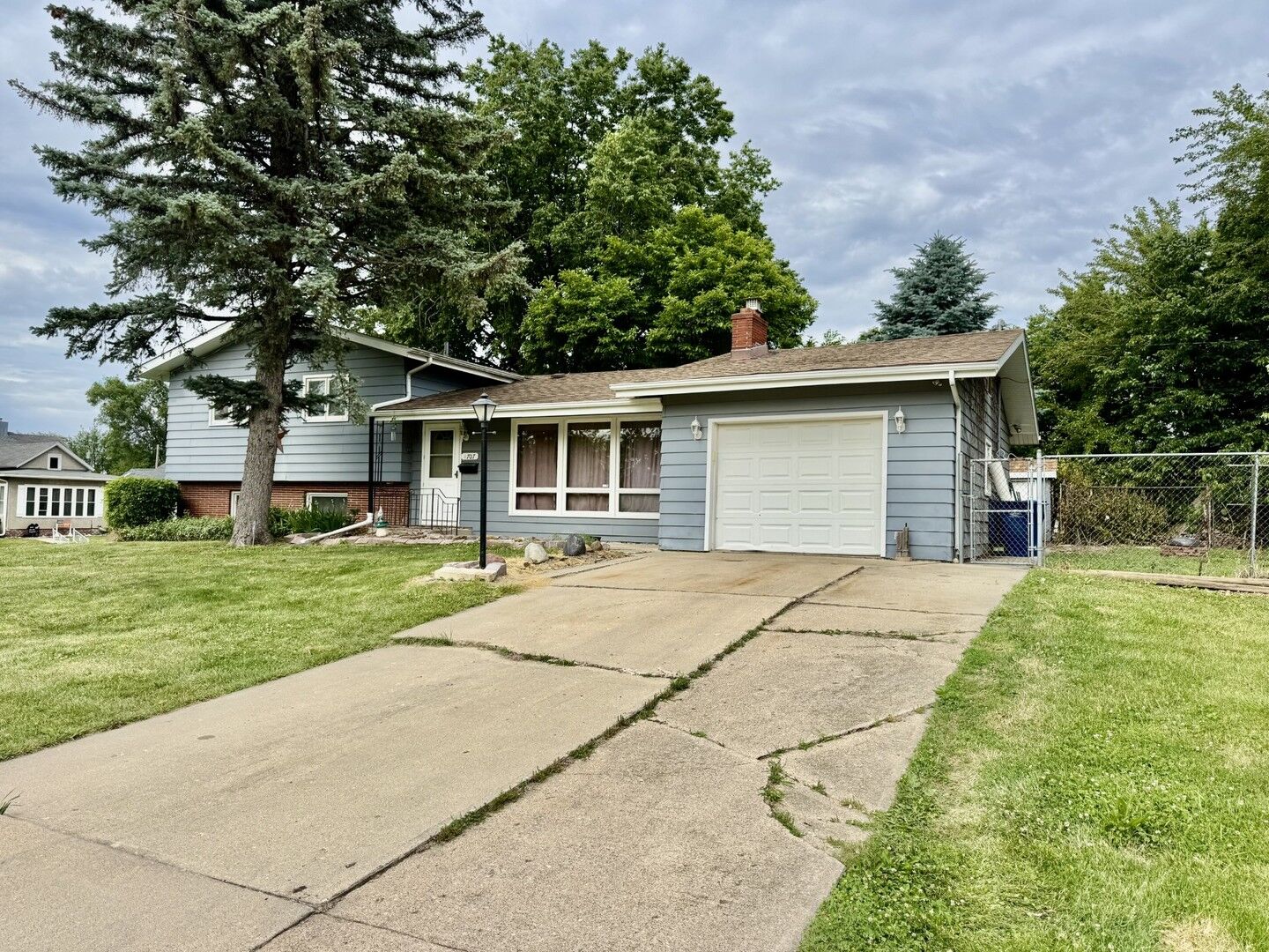 Property Photo: 707 Bucklin Street IL 61301