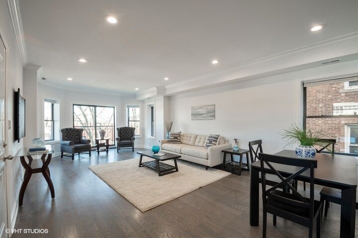 Property Photo: 6344 N Artesian Avenue 1 IL 60659