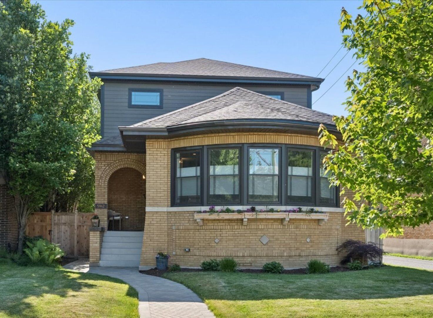 Property Photo:  5942 N Kolmar Avenue  IL 60646 