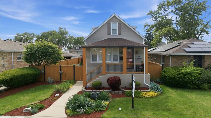 Property Photo:  