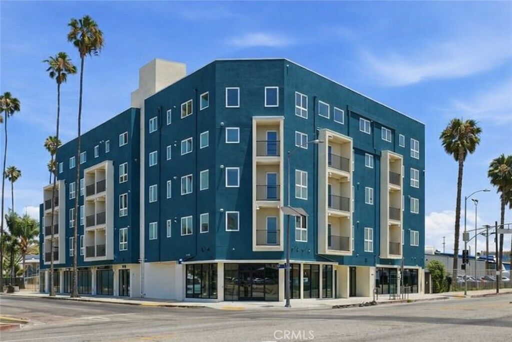 Property Photo: 1818 S Norton Avenue 208 CA 90018