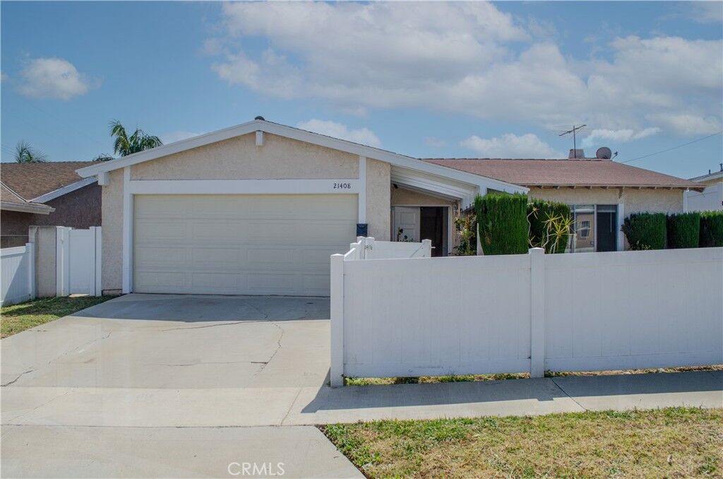 Property Photo: 21408 Berendo Avenue CA 90502