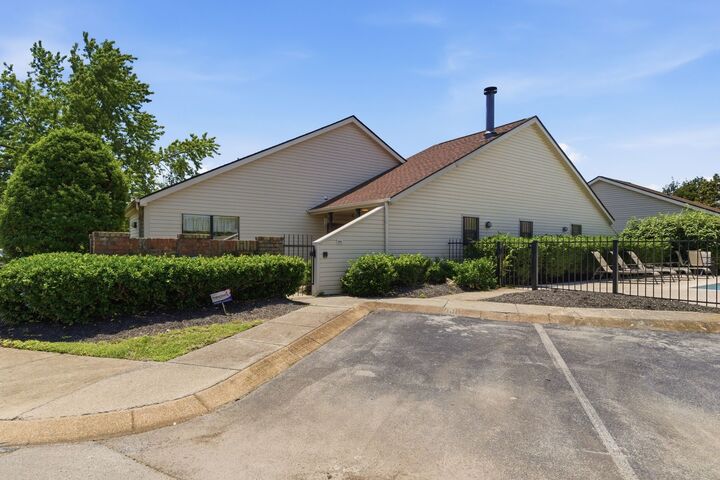 Property Photo: 301 Laurel Hill Dr TN 37138