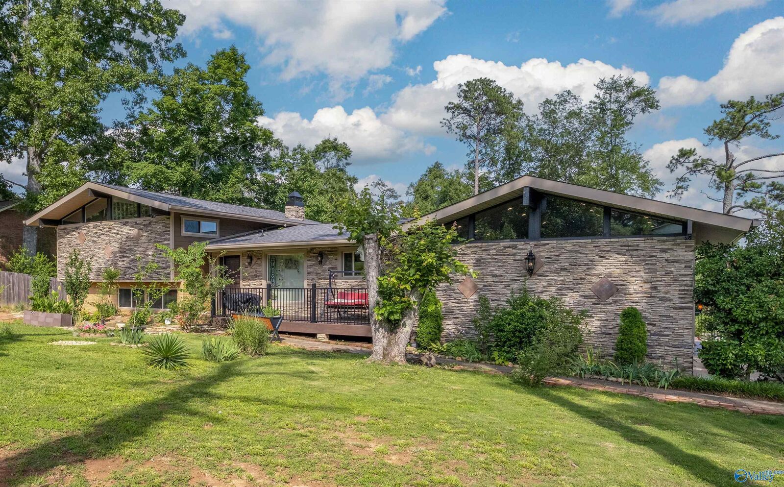 Property Photo:  2701 Scenic Highway  AL 35904 