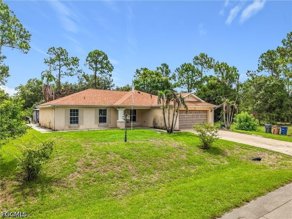 Property Photo:  704 Moore Avenue  FL 33972 