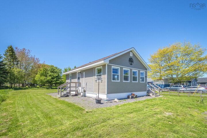 Property Photo:  170 Oak Street  NS B0N 1C0 