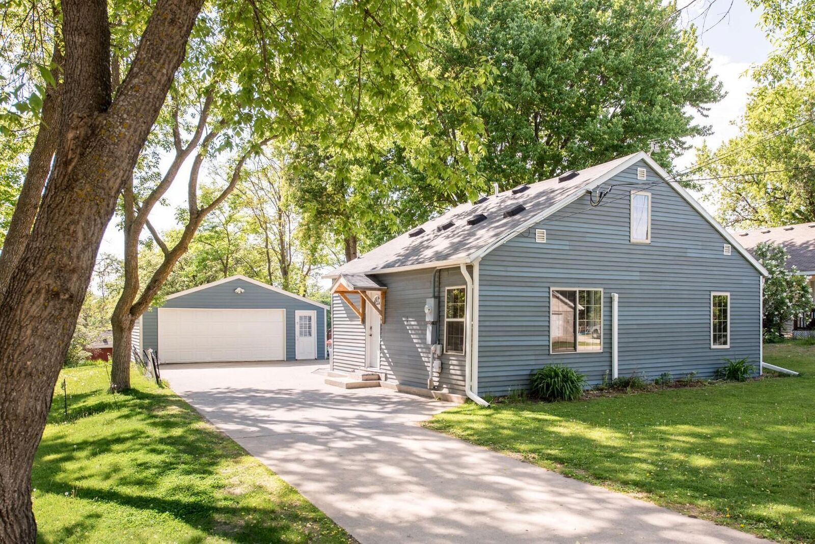Property Photo: 902 Quincy Street MN 56308